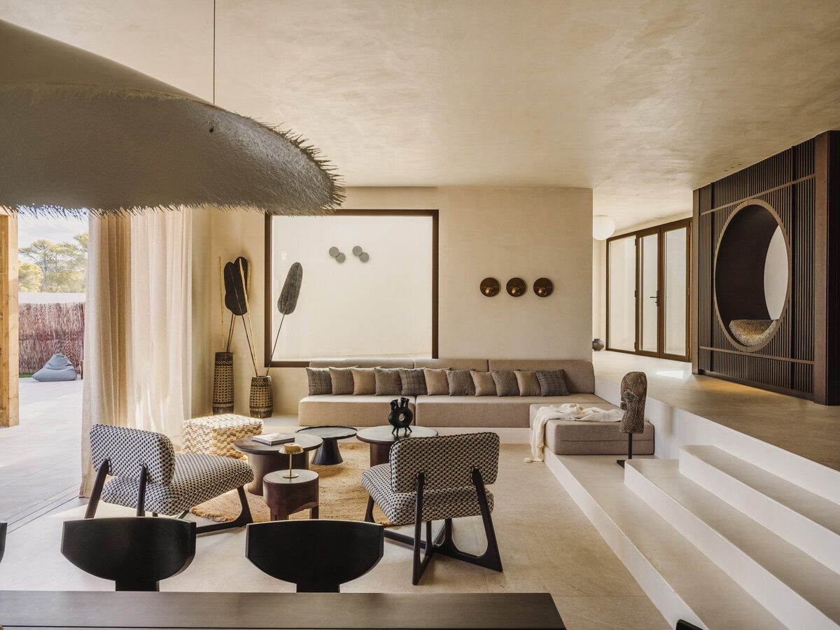 Living room with sunken lounge