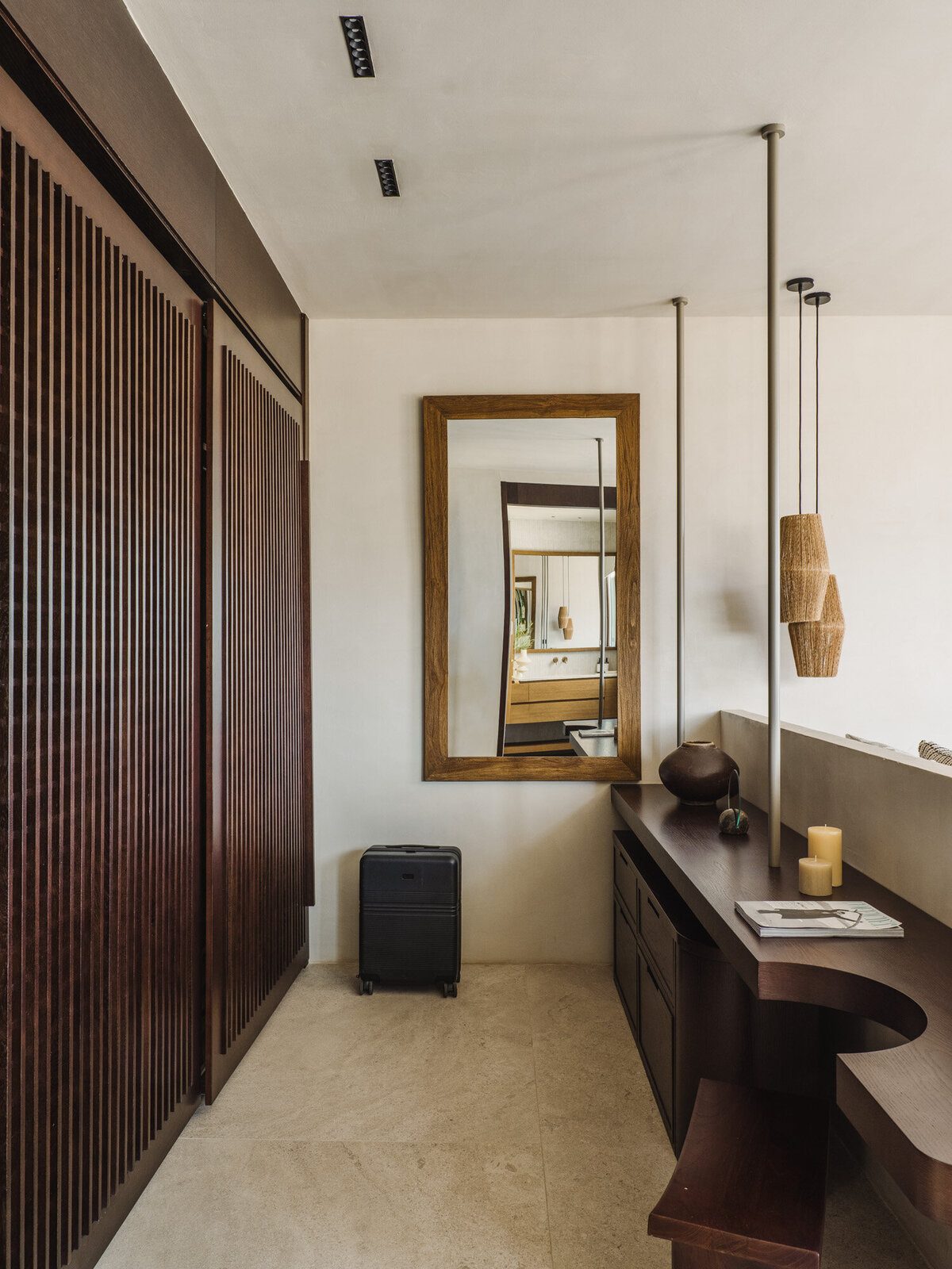 Suite dressing area