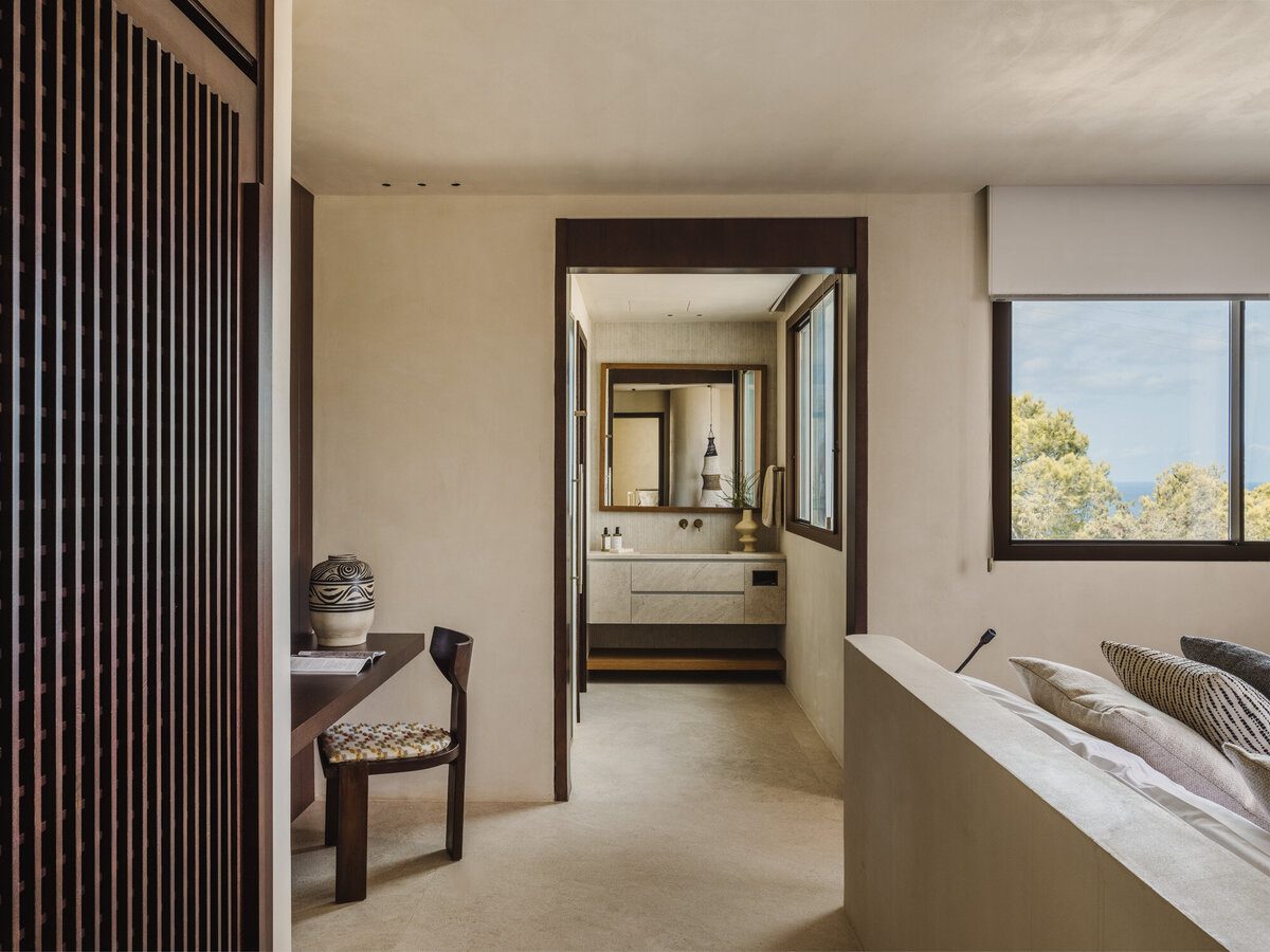 Suite and ensuite