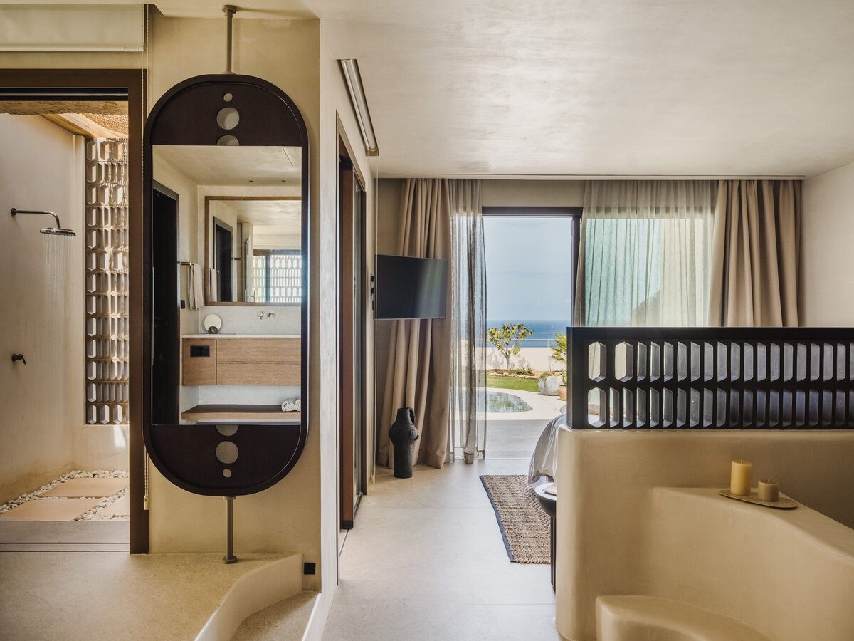 Ensuite with sea view